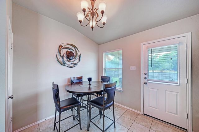 305 Creek Ledge DR, Hutto, TX 78634