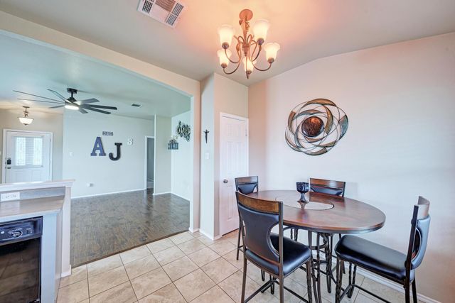 305 Creek Ledge DR, Hutto, TX 78634