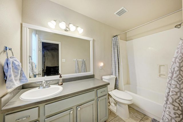 305 Creek Ledge DR, Hutto, TX 78634