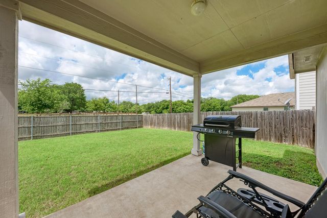 305 Creek Ledge DR, Hutto, TX 78634