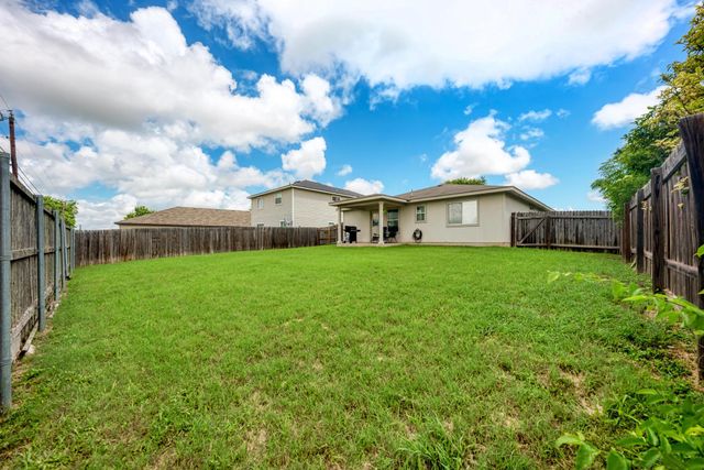 305 Creek Ledge DR, Hutto, TX 78634