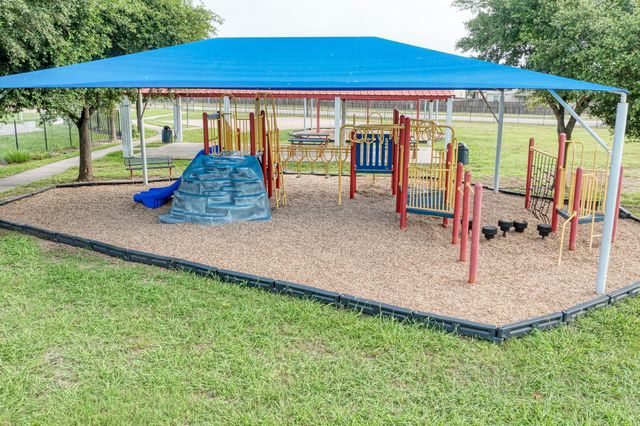 305 Creek Ledge DR, Hutto, TX 78634