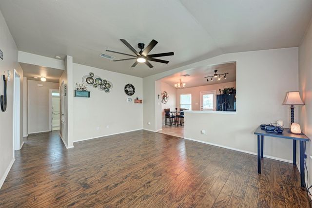305 Creek Ledge DR, Hutto, TX 78634