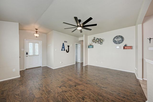 305 Creek Ledge DR, Hutto, TX 78634