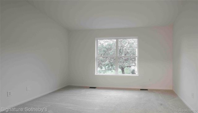 487 Woodvale Drive, Commerce Charter Township, MI 48390