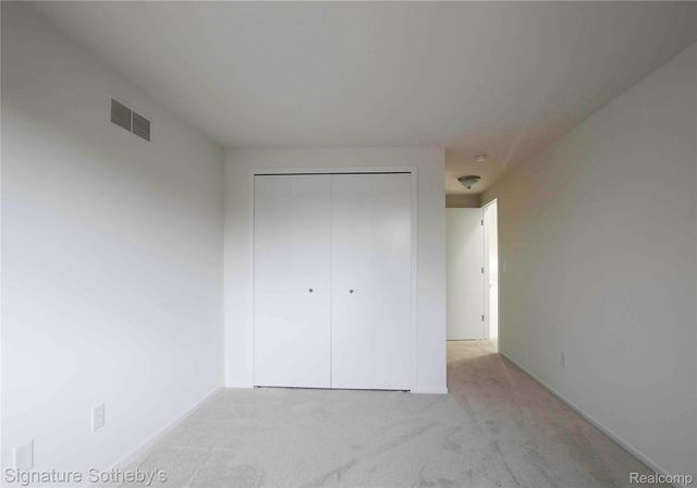 487 Woodvale Drive, Commerce Charter Township, MI 48390
