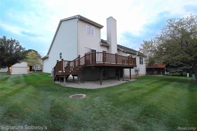 487 Woodvale Drive, Commerce Charter Township, MI 48390