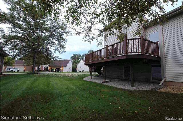 487 Woodvale Drive, Commerce Charter Township, MI 48390