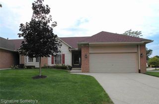 487 Woodvale Drive, Commerce Charter Township, MI 48390