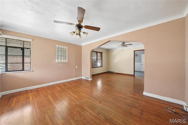 6949 Claremore Drive, St Louis, MO 63121