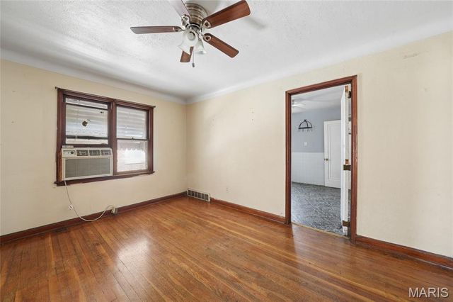 6949 Claremore Drive, St Louis, MO 63121