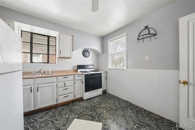 6949 Claremore Drive, St Louis, MO 63121