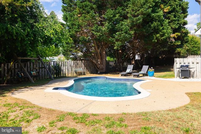 43 WOODLAWN TER, Fredericksburg, VA 22405