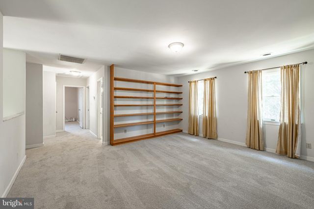43 WOODLAWN TER, Fredericksburg, VA 22405
