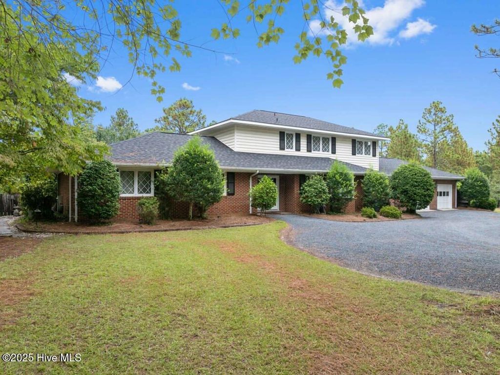 2000 Airport Road, Whispering Pines, NC 28327