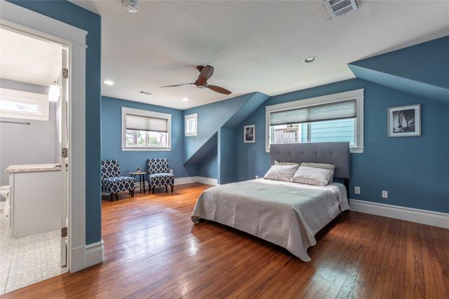 1017 Forest Road, Clear Lake Shores, TX 77565