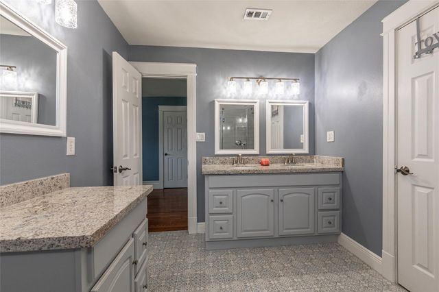 1017 Forest Road, Clear Lake Shores, TX 77565