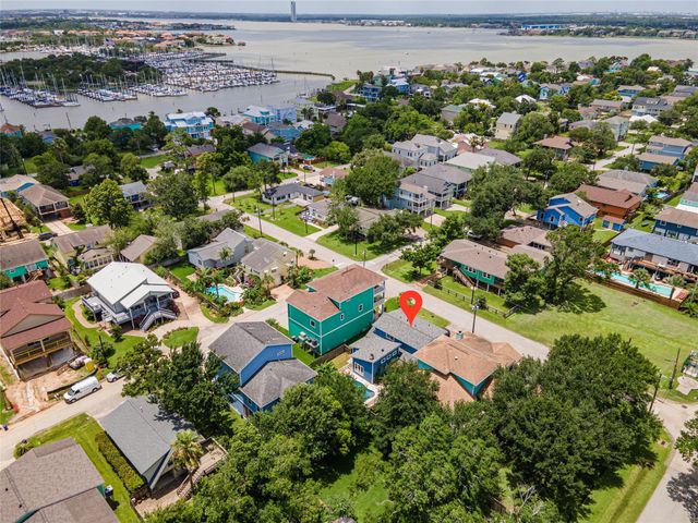 1017 Forest Road, Clear Lake Shores, TX 77565