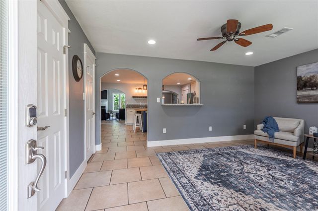 1017 Forest Road, Clear Lake Shores, TX 77565