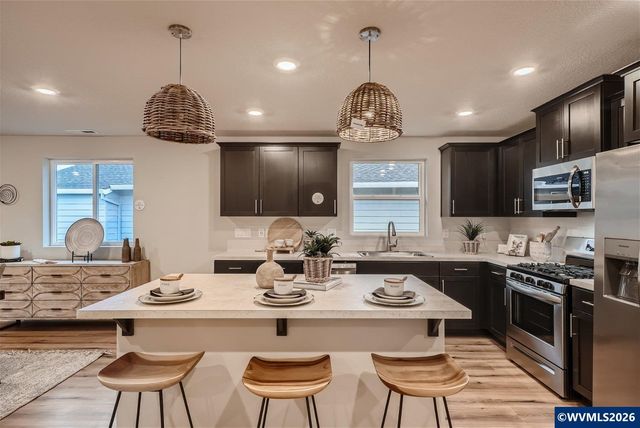 1123 Clemson St, Woodburn, OR 97071
