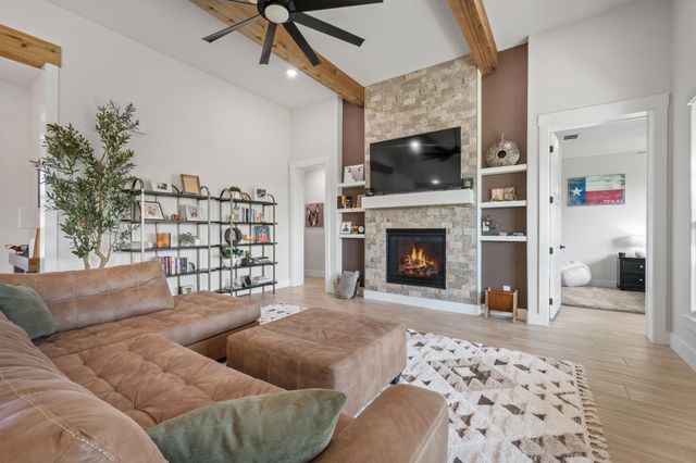 2516 Birchwood Drive, Granbury, TX 76049