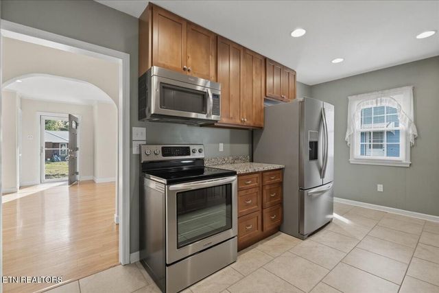 2445 Kennington Rd, Knoxville, TN 37917