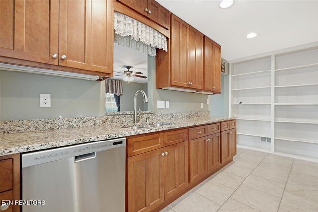 2445 Kennington Rd, Knoxville, TN 37917