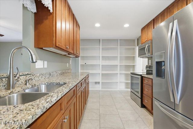 2445 Kennington Rd, Knoxville, TN 37917