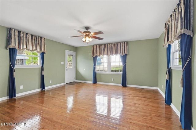 2445 Kennington Rd, Knoxville, TN 37917