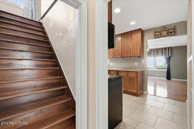 2445 Kennington Rd, Knoxville, TN 37917