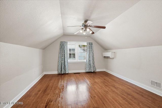 2445 Kennington Rd, Knoxville, TN 37917