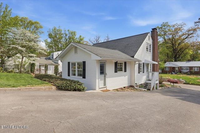 2445 Kennington Rd, Knoxville, TN 37917