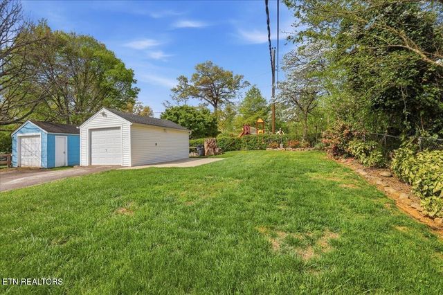 2445 Kennington Rd, Knoxville, TN 37917