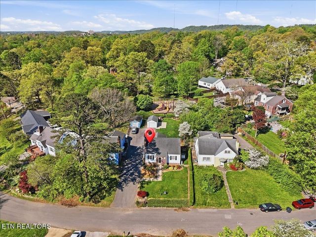 2445 Kennington Rd, Knoxville, TN 37917