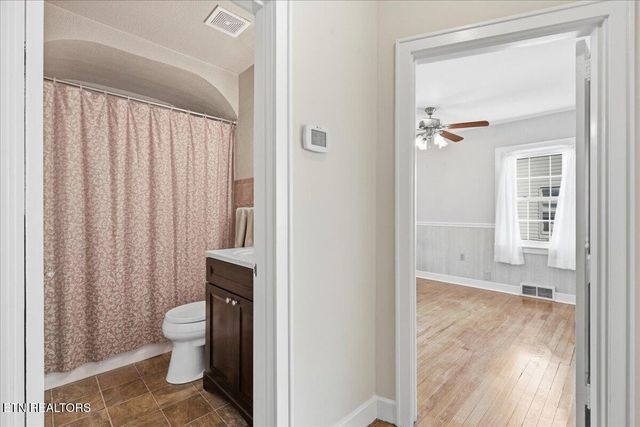 2445 Kennington Rd, Knoxville, TN 37917