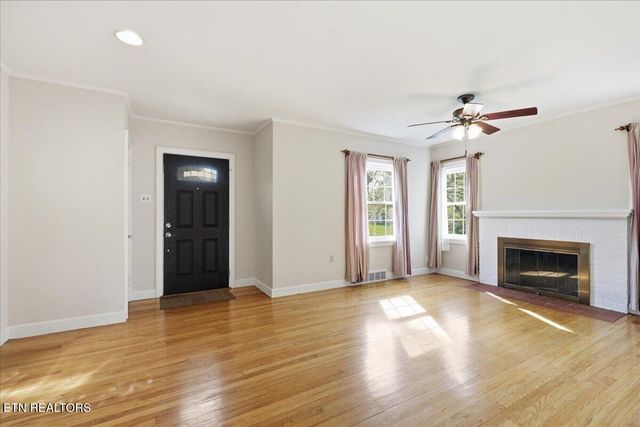 2445 Kennington Rd, Knoxville, TN 37917