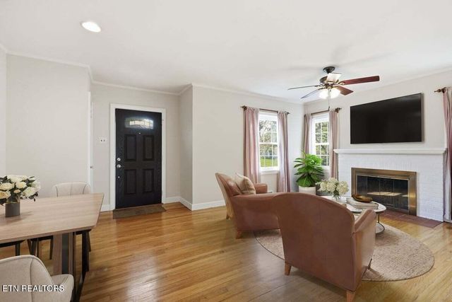 2445 Kennington Rd, Knoxville, TN 37917