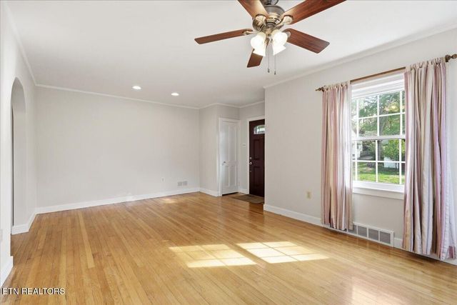 2445 Kennington Rd, Knoxville, TN 37917