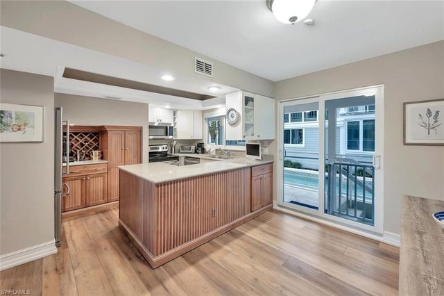 180 6th AVE S 3, Naples, FL 34102