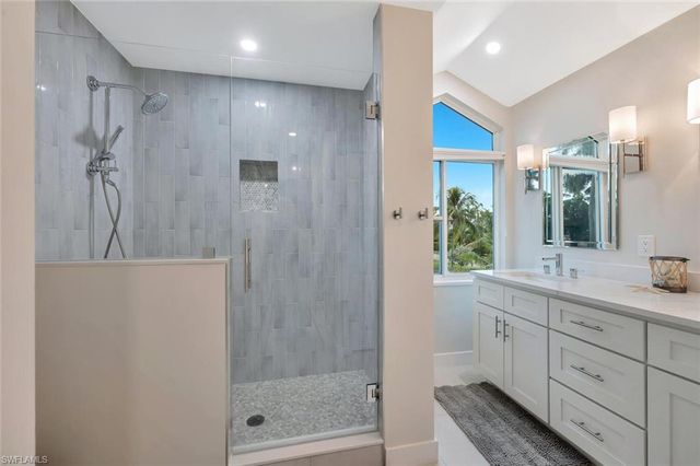 180 6th AVE S 3, Naples, FL 34102