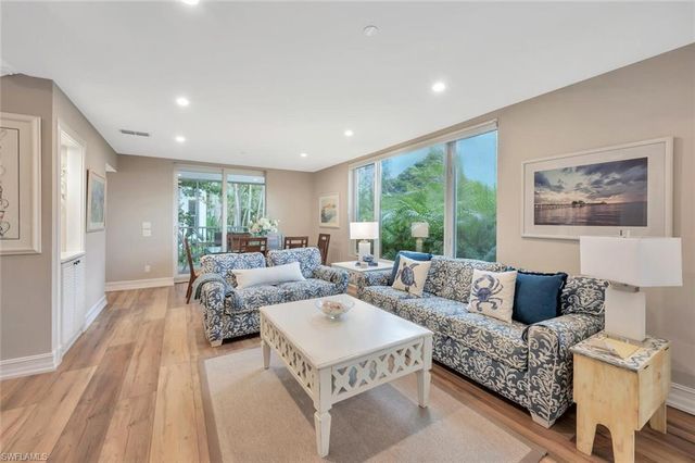 180 6th AVE S 3, Naples, FL 34102
