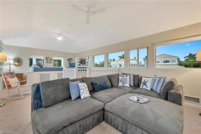 180 6th AVE S 3, Naples, FL 34102