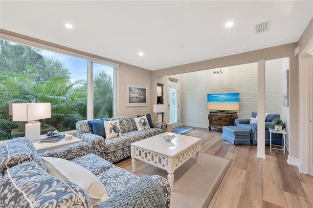 180 6th AVE S 3, Naples, FL 34102