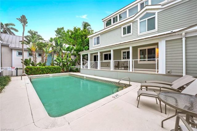 180 6th AVE S 3, Naples, FL 34102