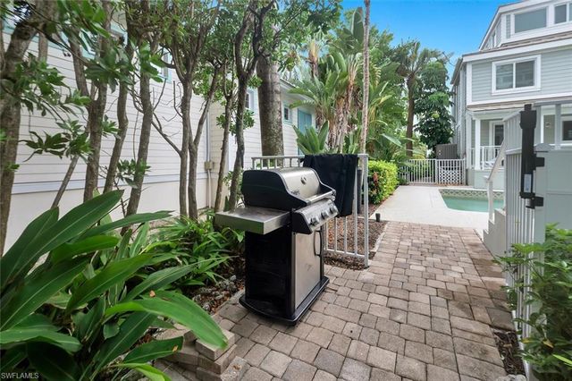180 6th AVE S 3, Naples, FL 34102