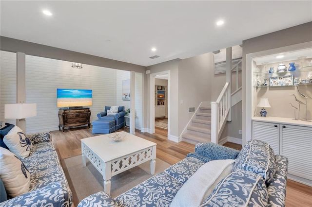 180 6th AVE S 3, Naples, FL 34102
