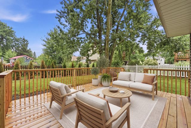1134 Pinehurst Lane, Schaumburg, IL 60193