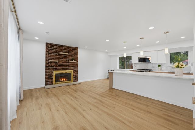 1134 Pinehurst Lane, Schaumburg, IL 60193