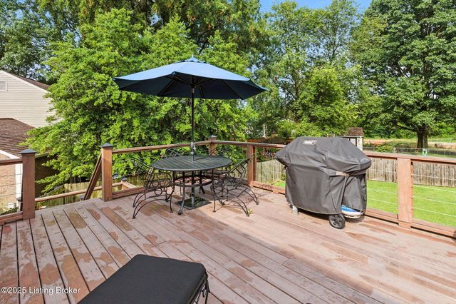 8303 Huntsman Trail, Louisville, KY 40291
