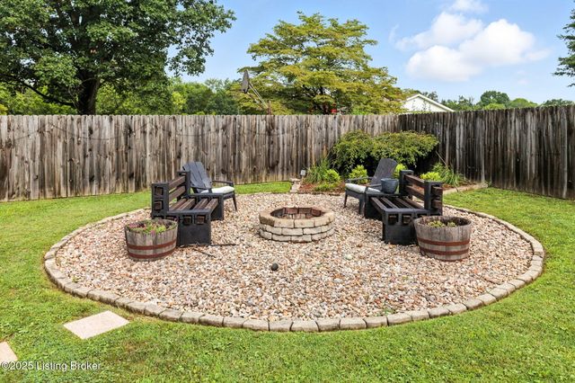 8303 Huntsman Trail, Louisville, KY 40291